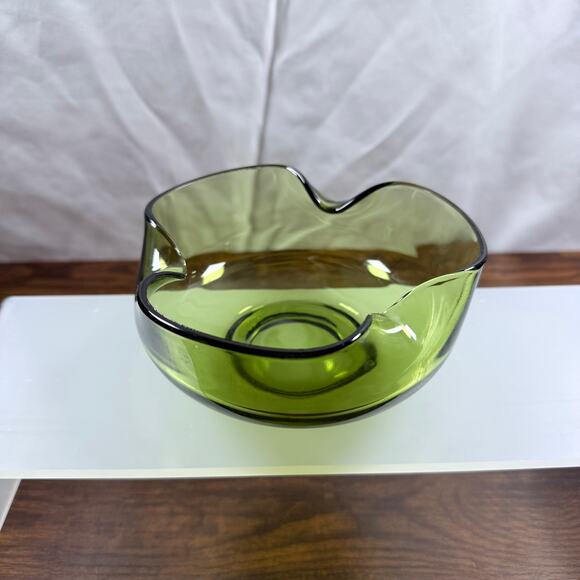Vintage Mid-Century Modern Green Glass Bowl – Ruffled Edge, Retro Art Glass - Picture 4 of 6